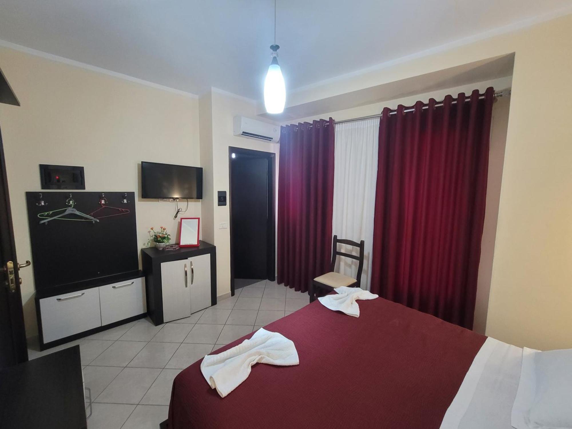 Haris Hotel Vlorë Exterior foto